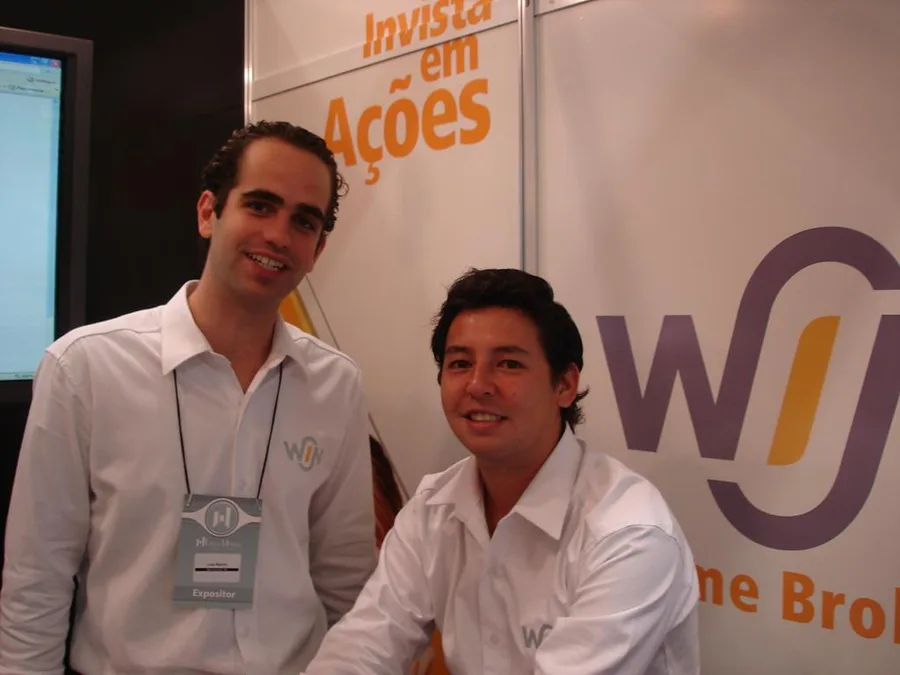 No estande da WinTrade, Com Roberto Lee, hoje fundador da Avenue
